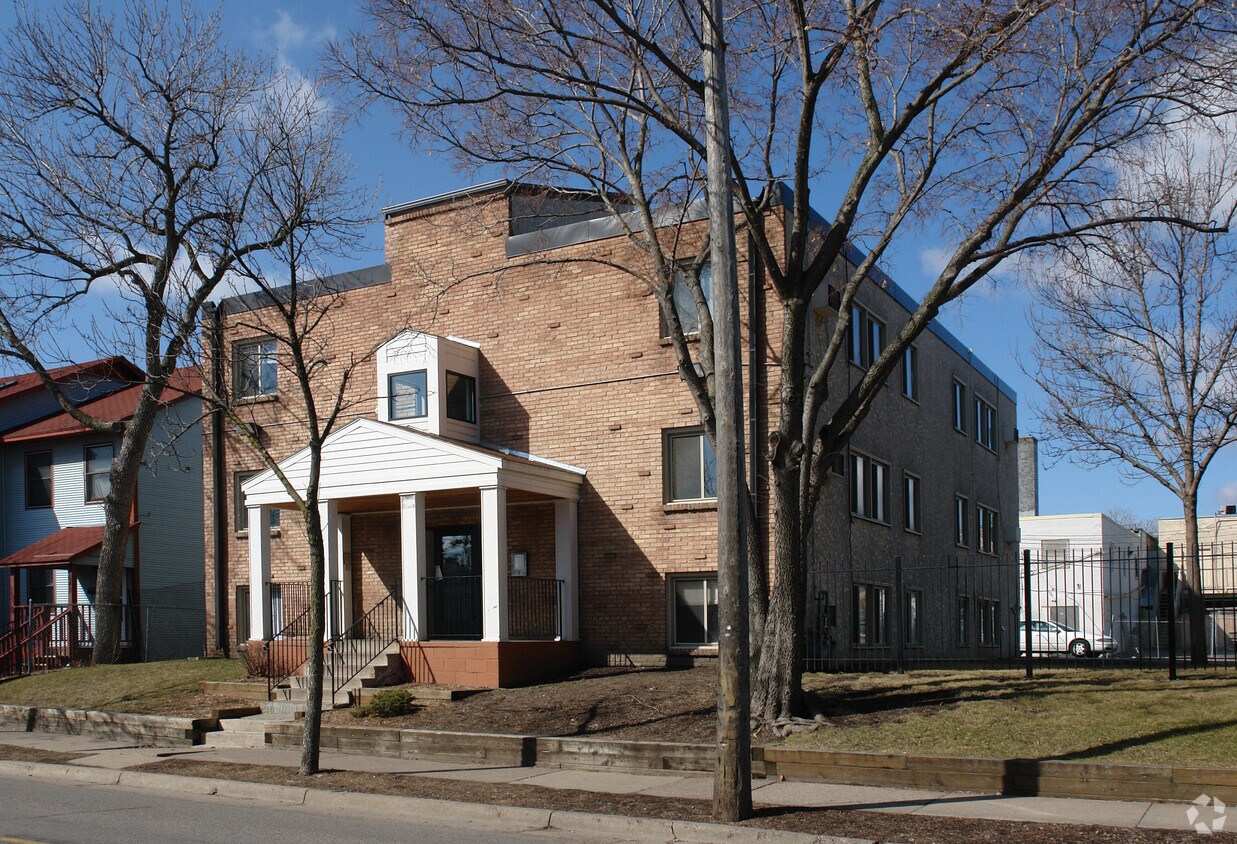 Building Photo - 2636 1st Ave S
