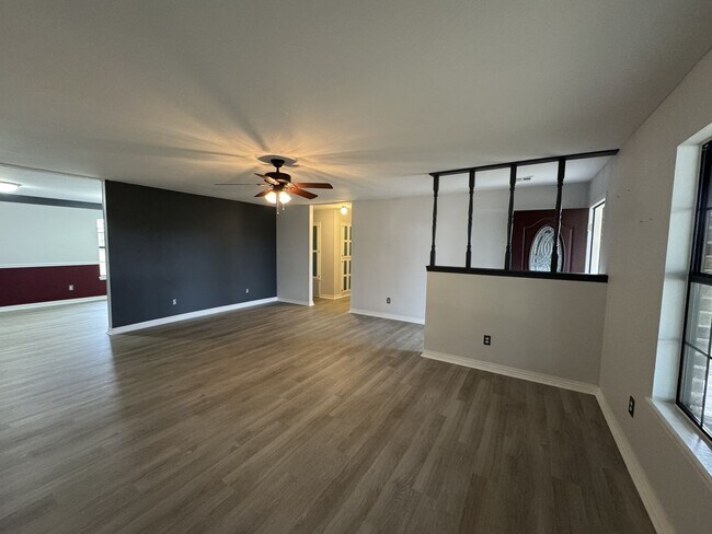 Foto del edificio - Beautiful home, newly updated near schools