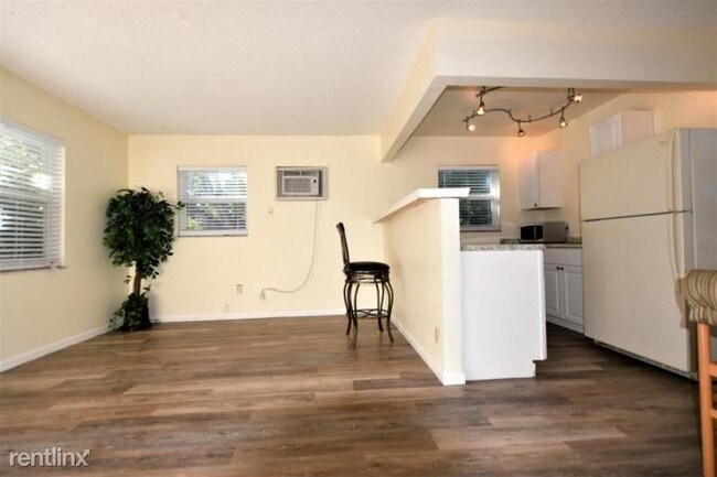 Building Photo - 1 br, 1 bath  - 223 NORTH E ST.