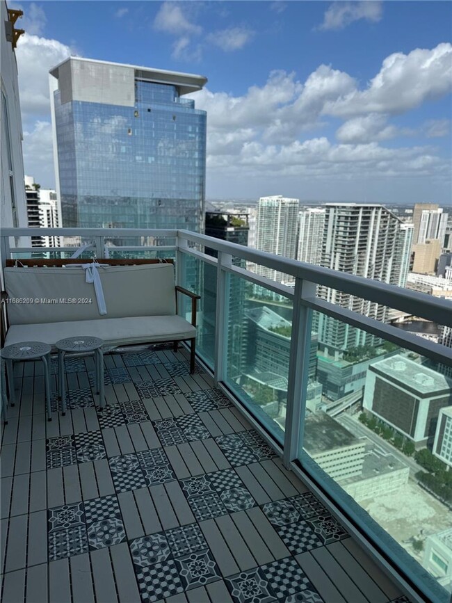 Building Photo - 950 Brickell Bay Dr