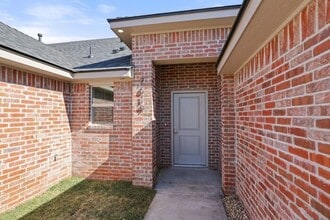 Building Photo - 7619 Woodford Ave Building Photo - 7619 Woodford Ave