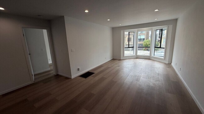 Foto del edificio - 1630 Oakdale, Ave.