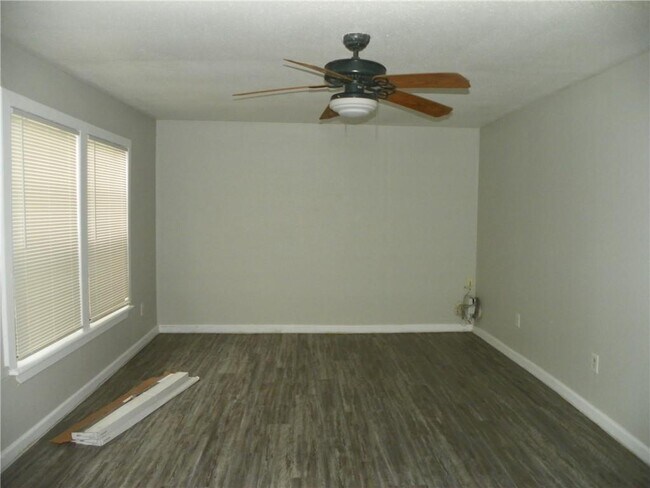 Foto del edificio - 8500 Dungan St