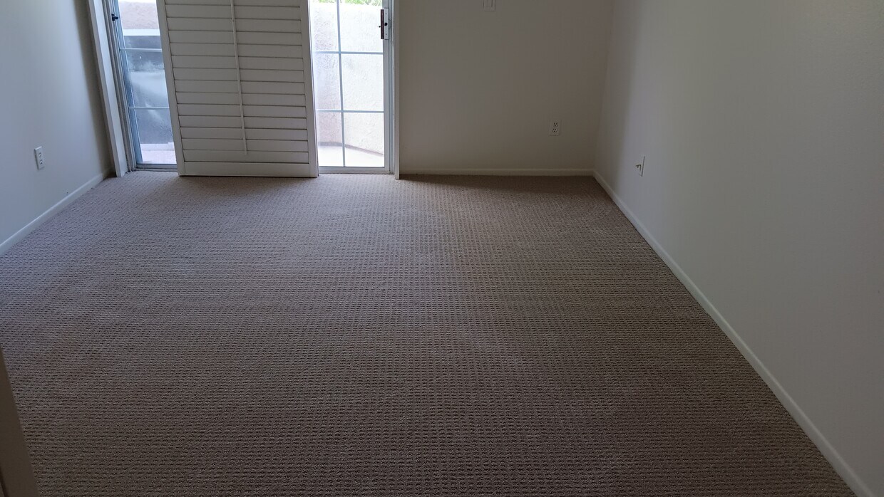 New carpeting - 24107 Del Monte Dr