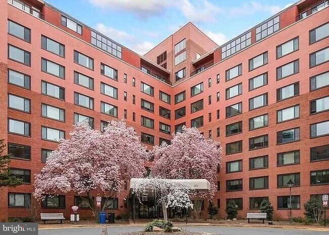 Foto del edificio - 1021 Arlington Blvd