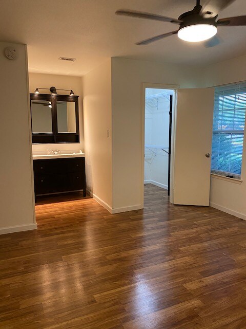 Foto del edificio - 1613 W Braker Ln