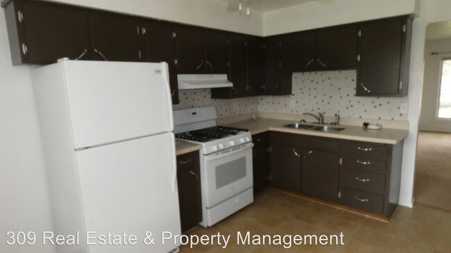 Foto del edificio - 5716-5718 W Fairview Rd