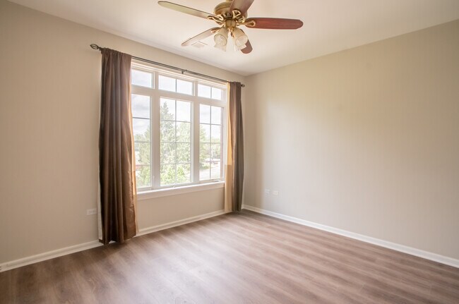 Foto del edificio - 660 McHenry Rd