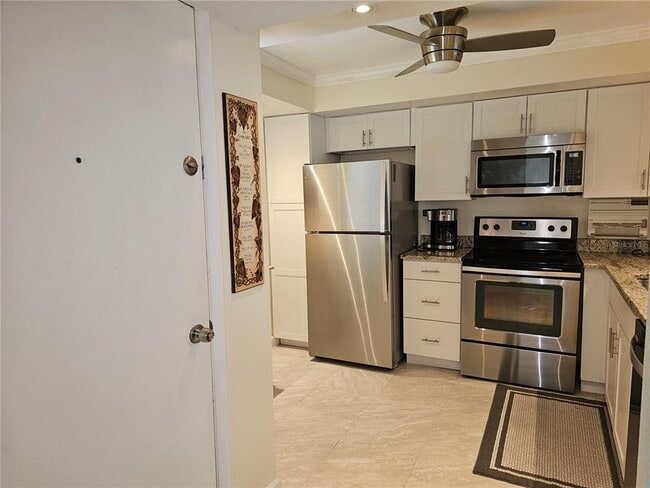 Foto del edificio - 14130 Rosemary Ln