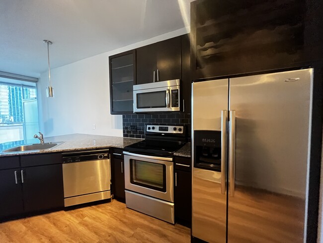 Building Photo - 66 W Kinzie St
