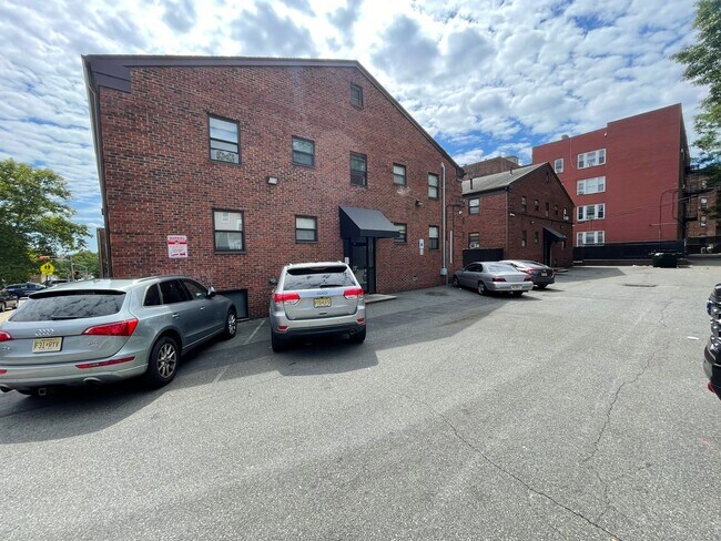 Foto del edificio - 75 N. Arlington Ave