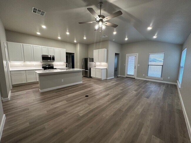 Foto del edificio - Brand New Beautiful 4-Bedroom Home in Sout...