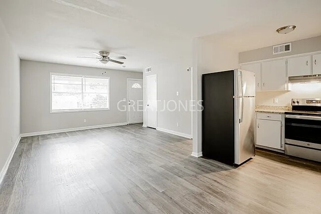 Foto del edificio - 1513 Donald Dr