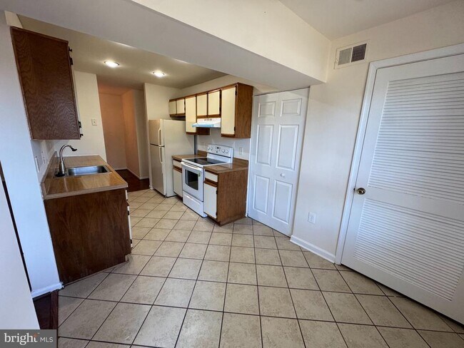 Foto del edificio - 8383 Buttress Ln