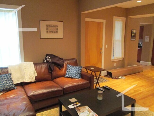 Foto del edificio - HOT BROOKLINE LISTING!!!!!