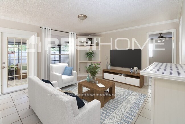 Foto del edificio - 3739 Mandarin Woods Dr N