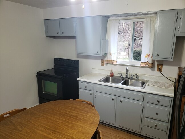 Building Photo - 1157 Kellinger Drive