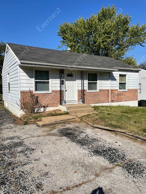 325 Caithness Rd, St. Louis, MO 63137 House Rental in St. Louis, MO