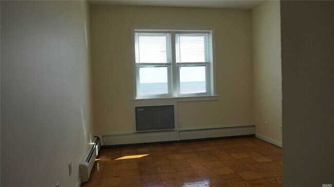 Building Photo - 985 Oceanfront