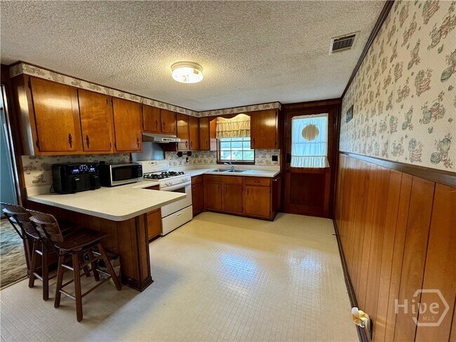 Foto del edificio - 108 Tyler St