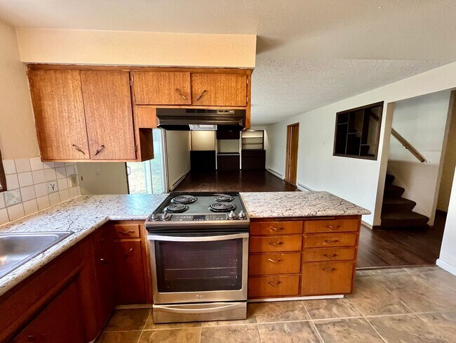 Building Photo - Inviting 4 Bed, 2.5 Bath Home w/ a Shop & ...