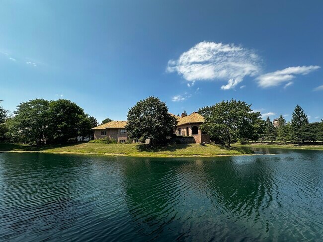 Foto del edificio - 1115 Bridgeview Ln