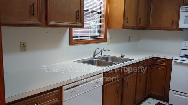 Building Photo - 302 Aspen Ct