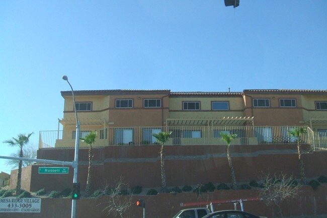 Foto del edificio - 4915 E Russell Rd
