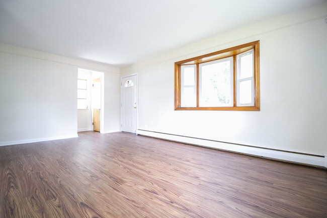 Foto del edificio - 3350 Beaumont Dr