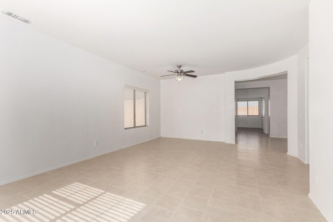 Foto del edificio - 26162 W Potter Dr