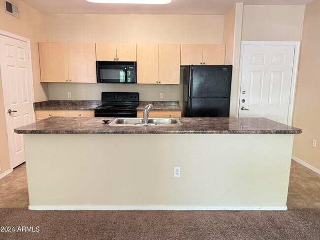 Foto del edificio - 18416 N Cave Creek Rd