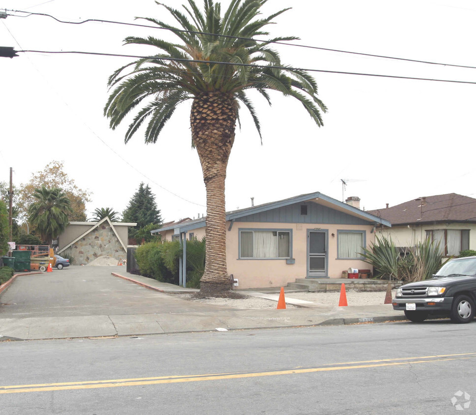 Primary Photo - 20259-20261 Santa Maria Ave