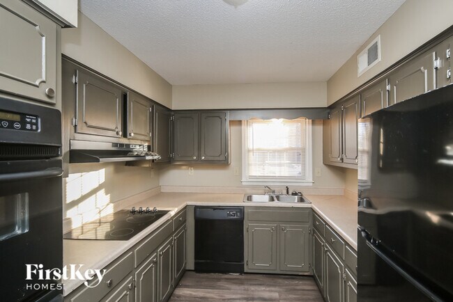 Building Photo - 6000 Macleod Dr