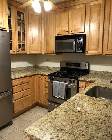 Building Photo - 1711 N Fern Ct
