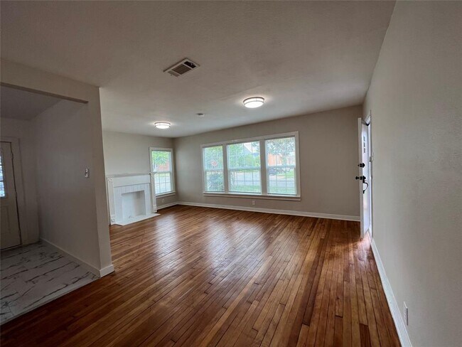 Foto del edificio - 3139 W 4th St