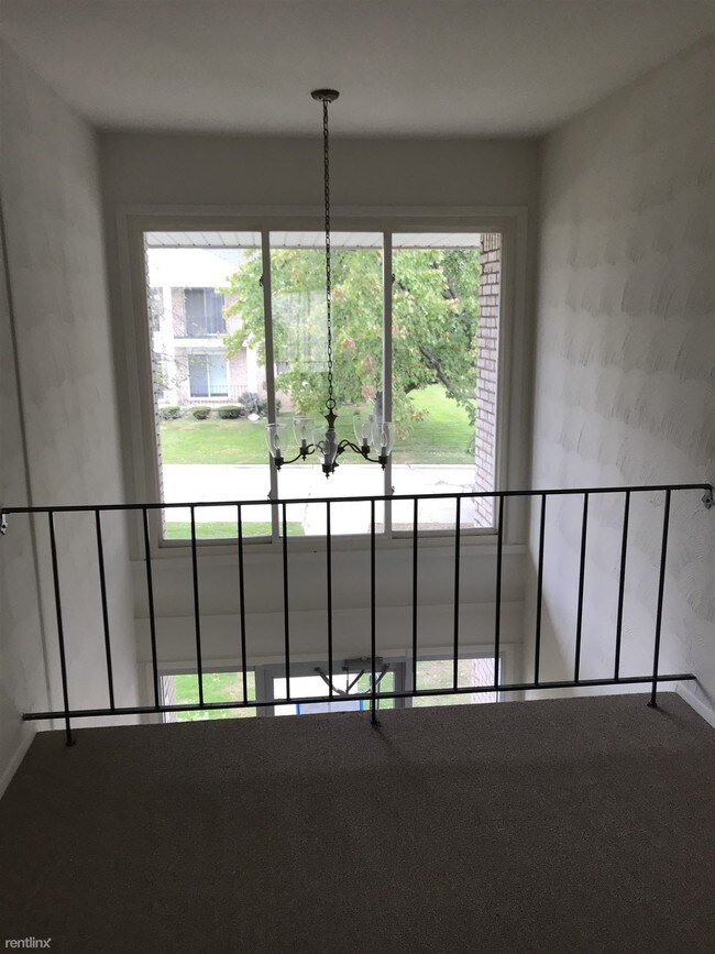 Building Photo - 14211 Ivanhoe Dr