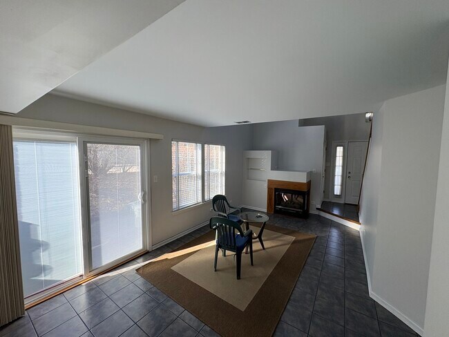 Foto del edificio - 647 Beaver Ct