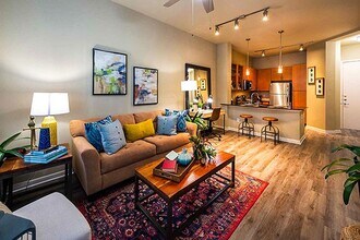 Building Photo - 5455 Richmond Ave.