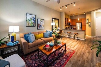 Building Photo - 5455 Richmond Ave.