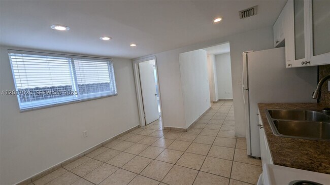 Building Photo - 3525 SW 25th St