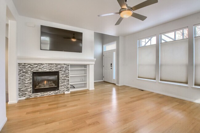 Foto del edificio - 2bd End Unit Townhouse Near Mall and Light...