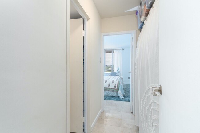 Foto del edificio - Sunny 2 BR at Claridge House Coop