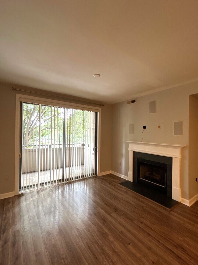 Foto del edificio - T.R. Lawing Realty Property
