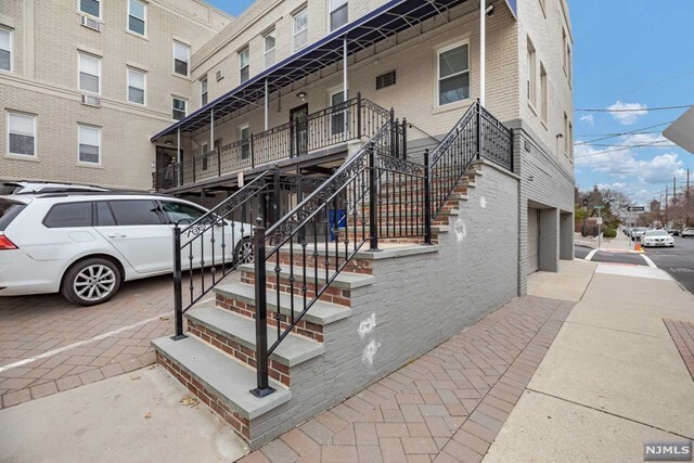 Building Photo - 280 Undercliff Ave