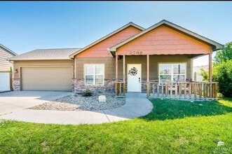 Building Photo - 2708 Donnas Way Cir