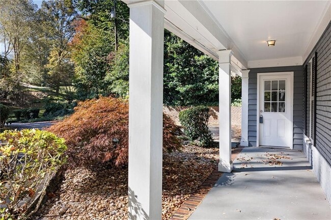 Building Photo - 390 Highbrook Dr NE