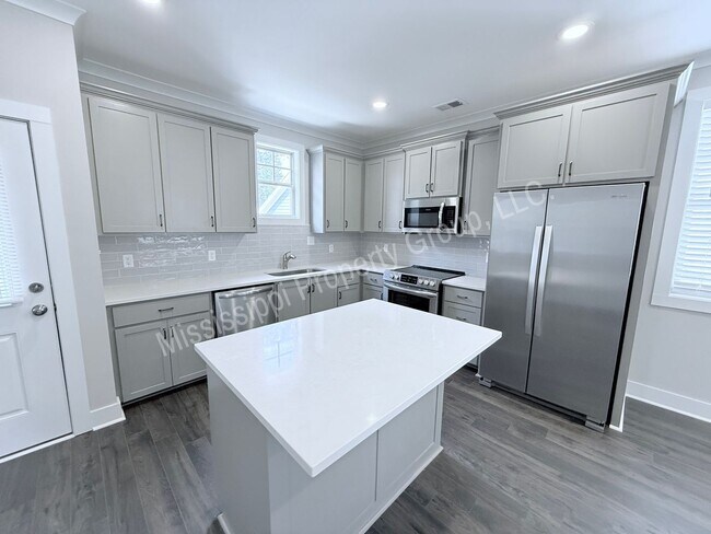 Building Photo - 1212 Ivy Rd