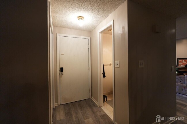 Building Photo - 151 Tennyson Dr