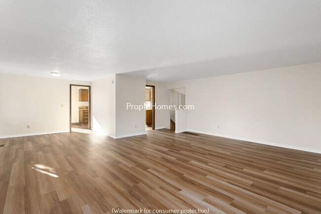 Building Photo - Three Bedroom Split-Level Home In Central ...