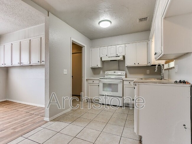 Foto del edificio - 8814 NE 13th St